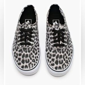 Grey white black animal leopard print vans women’s 8.5 men’s 7